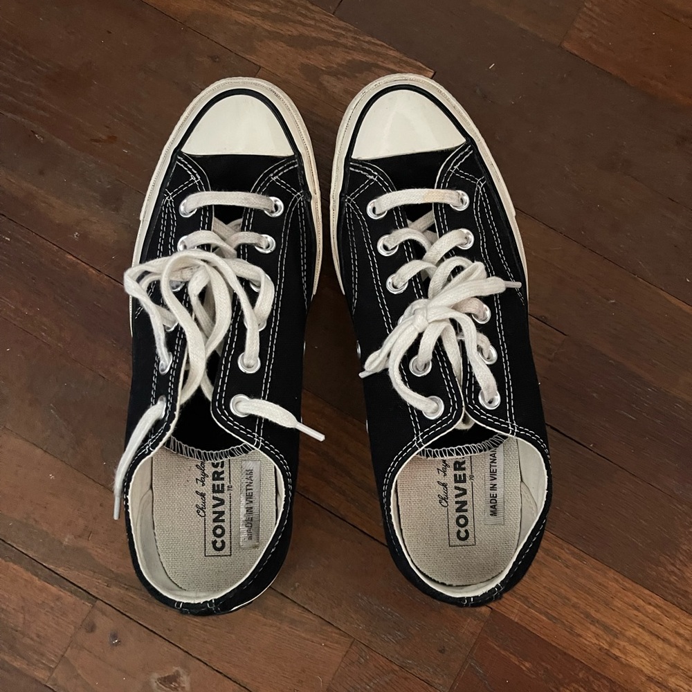 Black low top converse 70s